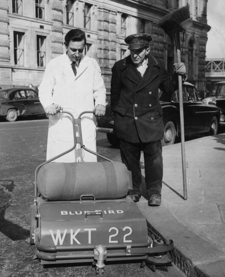 Уличная подметальная машина (1956)